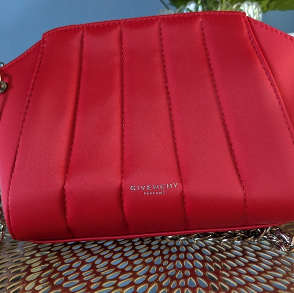 Givenchy - Picture 8 of 8